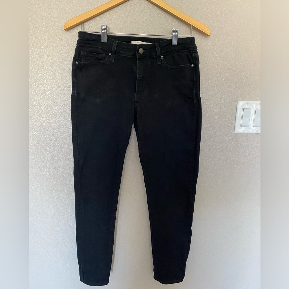 Levi’s 711 Black Skinny Jeans Cropped Size 29